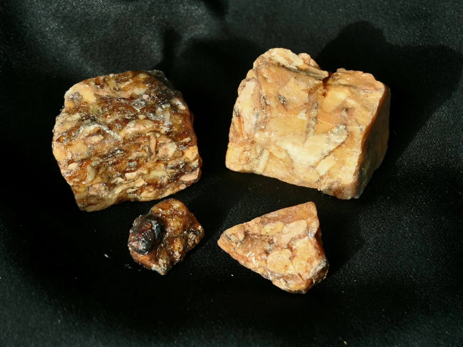 Bongkahan resin kemenyan